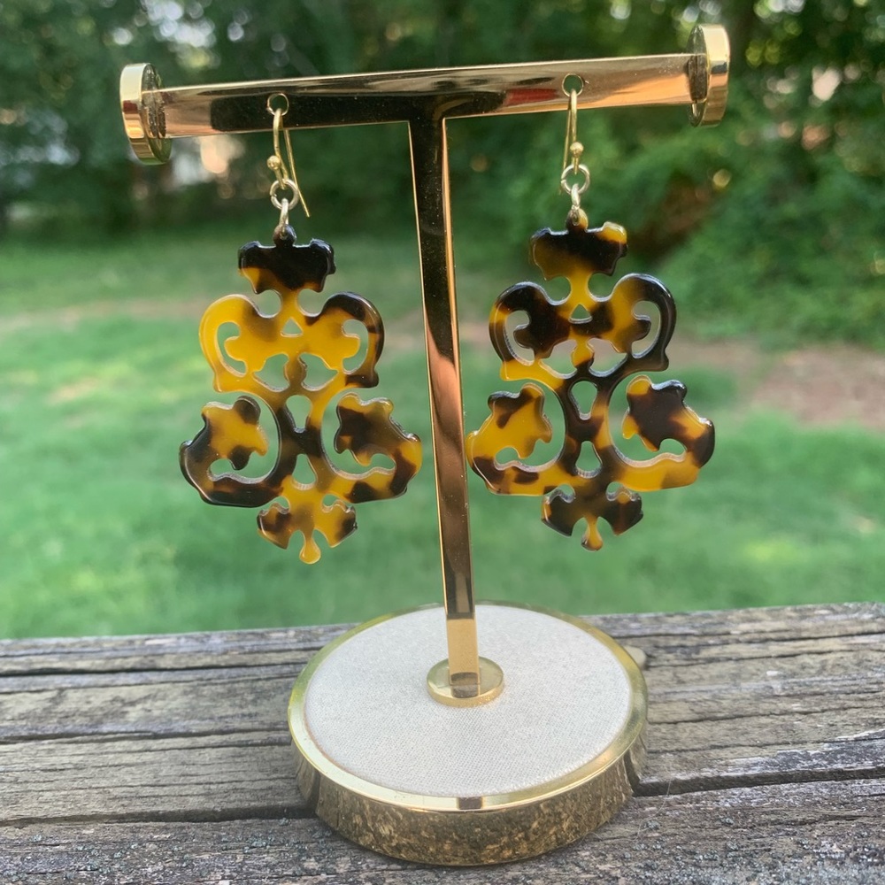 🐢 Faux Tortoise Plastic Chandelier Dangle Earrings🐢 - Picture 2 of 6